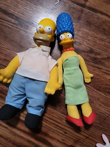 Marge And Homer 1990s Dolls Cover