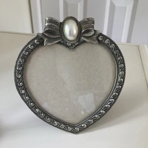 Pewter Heart Shaped Photo Frame With Pearl Within A Bow On The Top - Picture 1 of 7