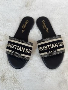 Women’s Sandal - Picture 1 of 4