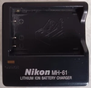 Chargeur Seul Nikon MH-61 - Original - Chargeur Batterie EN-EL5 - Très bon état - Photo 1 sur 3