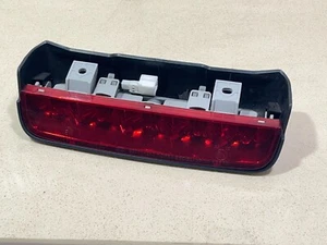 KIA SOUL PUERTA TRASERA TAPA MALETERO ALTO NIVEL FRENO TERCERA LUZ LÁMPARA 2008-14 - Imagen 1 de 7