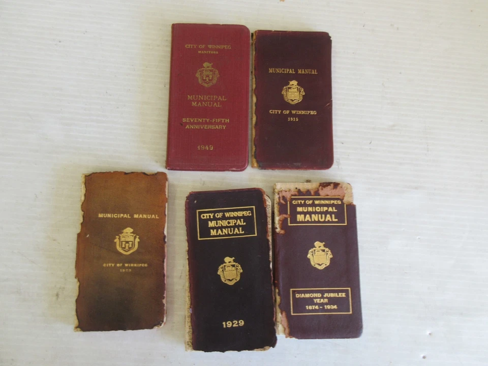 RARE CITY OF WINNIPEG MUNICIPAL HANDBOOKS 1915, 23, 29, 34 & 49 - Image 1 of 4