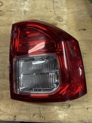 Luz trasera lateral para pasajero Jeep Compass 2011-2013 OEM Led Mopar Foto 1 de 4