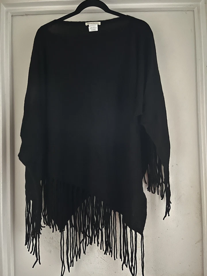 PONCHO BLANCO Y LAARREN 100% CACHEMIR NEGRO CON FLECOS NUEVO SIN ETIQUETAS Foto 1 de 4