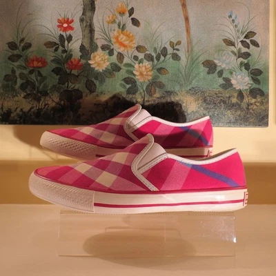 TÊNIS FEMININO VINTAGE BURBERRY VERMELHO BRANCO AZUL XADREZ 40/10 EXCELENTE ESTADO!! - Imagem 1 de 4