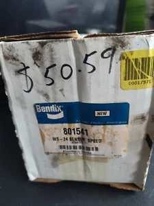 Bendix 801541 WS-24 Wheel Speed Sensor, 90 Degree, 63" Harness, DIN Connector - Imagen 1 de 3