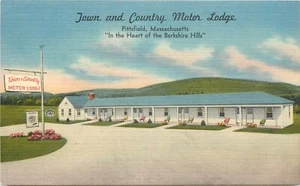 PITTSFIELD, MASSACHUSETTS - TOWN & COUNTRY MOTOR LODGE - VINTAGE LINEN POSTCARD - Picture 1 of 2