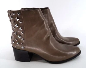 Bota Circus Sam Edelman Jaimee Talla 9.5 Botines Tachonados Taupe Oscuro Nuevos - Imagen 1 de 8