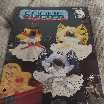 Annie's Attic "COOKIE CUTTER CUTIES" Folheto Padrão de Crochê 6 Designs #87C79 - Imagem 1 de 4