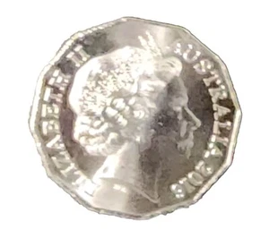 2016 Uncirculated 50c Australian Fifty Cent Coin Elizabeth II in 2x2 Holder - Picture 1 of 4