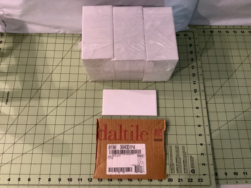 Lote de 54 azulejos de cerámica Daltile Rittenhouse Arctic White 3x6 Subway 6,75 pies cuadrados Foto 1 de 4