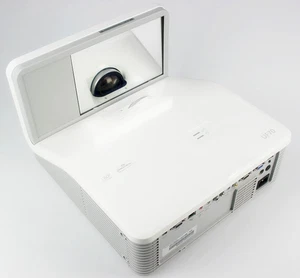 SMART UF70 3000 ANSI Lumen 4:3 HDMI Ultra Kurzdistanz DLP Projektor + Fernbedienung - Bild 1 von 6