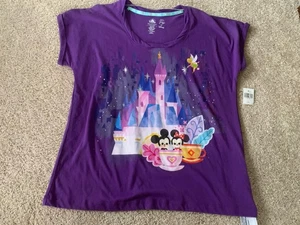 NUEVA Camiseta Disney Parks Joey Chou Castle Magic Kingdom Púrpura Mickey Pequeña Taza de Té - Imagen 1 de 10