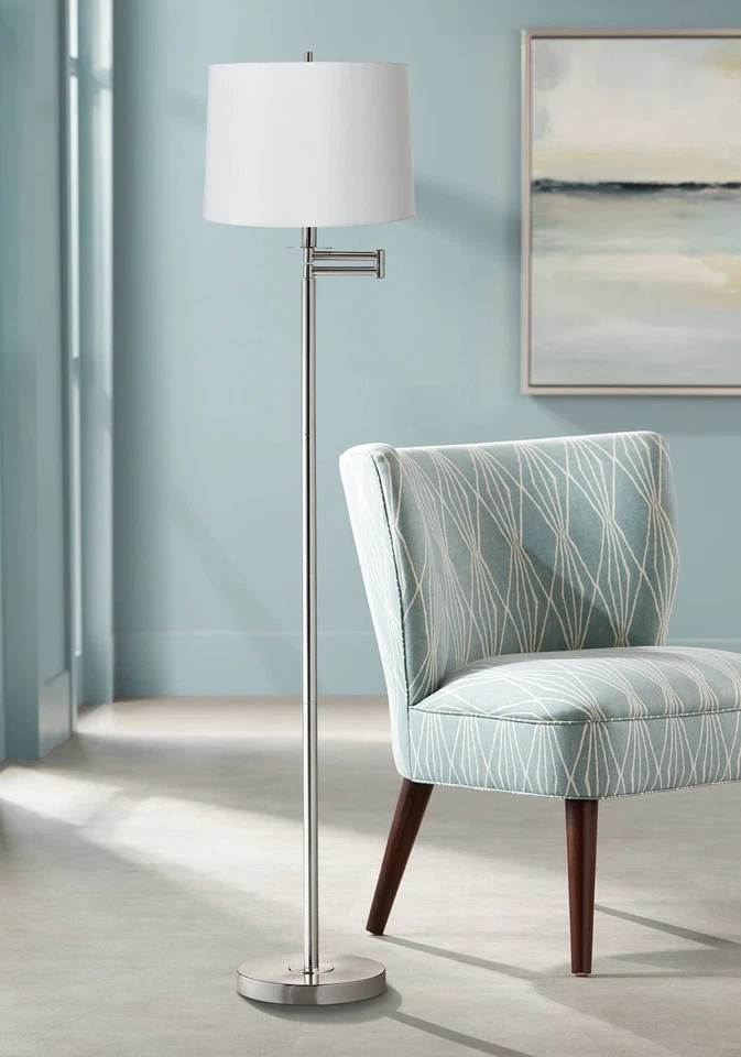 Lámpara de pie moderna con brazo oscilante níquel cepillado pantalla blanca para sala de estar Foto 1 de 3