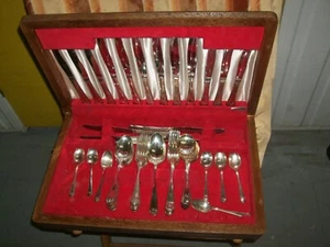 20TH CENTURY VINTAGE SILVER PLATED CUTLERY SET IN OAK WOODEN BOX, C.1930 - Picture 1 of 5