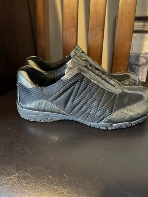 Zapatos Nurse Mates. Excelente estado talla 8 ligeramente usado.  ¡Muy cómodo! Foto 1 de 4