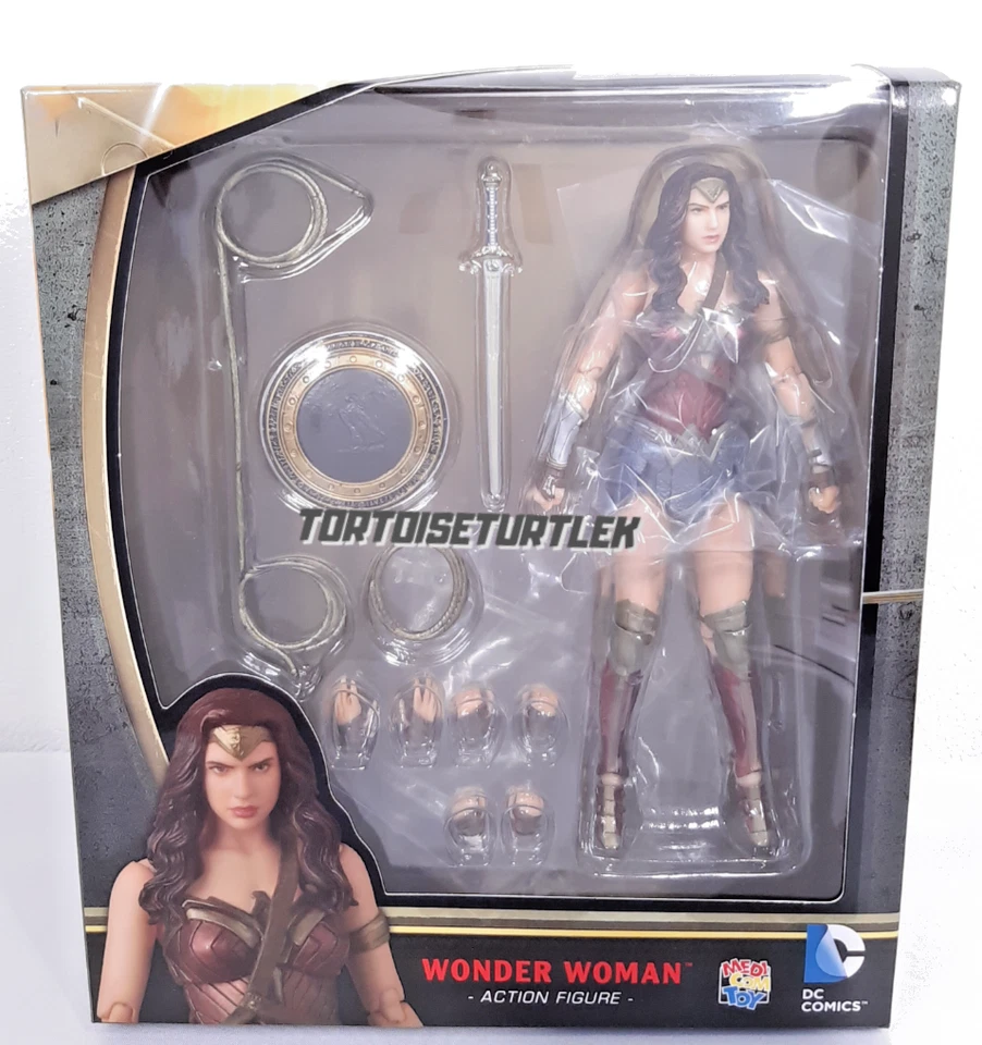 MAFEX 024 Wonder Woman Batman vs Superman Dawn of Justice Action Figure DC - Image 1 of 4