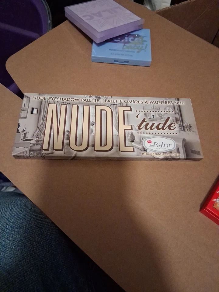 THE BALM COSMETICS ~ PALETA DE SOMBRAS DE OJOS NUDE'TUDE NUDE ~ 0,382 OZ EN CAJA Foto 1 de 1