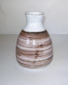 Vaso vintage in ceramica da studio: terracotta rossa smaltata bianca e marrone: firmato IW - Foto 1 di 7