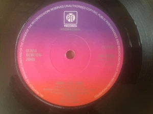 OLIVIA NEWTON JOHN LONG LIVE LOVE OG UK 1974 PYE RECORDS 7" 45 7N 25638 - Picture 1 of 1