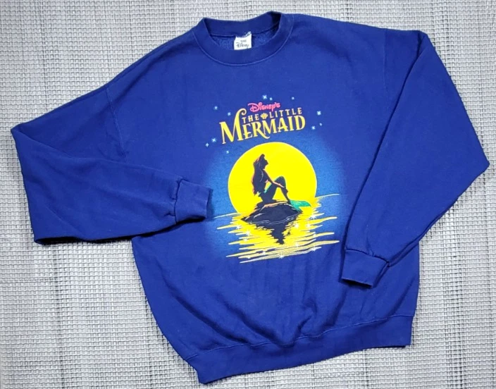 Sudadera De Colección Little Mermaid Disney Store Azul Cuello Redondo Talla S Hecha en EE. UU. 1989 Foto 1 de 4