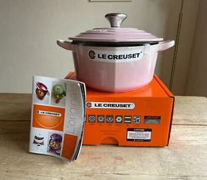 Le Creuset Enameled Cast Iron 2 quart Heart Cocotte Dutch Oven Shell Pink NEW - Picture 1 of 11