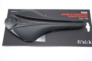 Sella Fizik Arione R1 Versus Evo Large Carbon Braided Nera - Foto 1 di 6