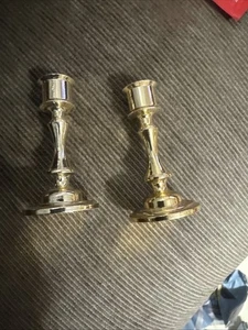2 Candelabros de Latón Mini Candelabro Casa de Muñecas Decoración de Pasteles Pequeño K13 De Colección - Imagen 1 de 6