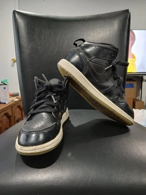 Nike Air Jordan 1 Mid SE GS. Space Jam. Zapatos de niño negros/blancos. DV1339-004 Talla 2Y Foto 1 de 4