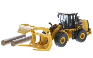 CAT CATERPILLAR 950M Wheel loader  with Log forks 1/64 BY DIECAST MASTERS 85635