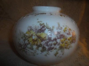 Antico vaso posy LG. vetro latte dipinto a mano pergamena goffrata ciotola rosa vittoriana - Foto 1 di 12