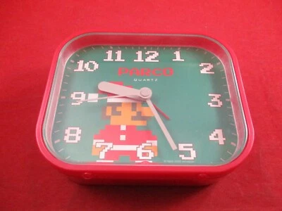 Santa Mario - Super Mario Bros. Nintendo Parco Red Green Christmas Desktop Clock - Image 1 of 4