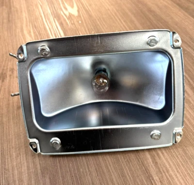 Carcasa de luz trasera Mustang 1965-1966 con cableado de bombilla enchufe coleta derecha o derecha Foto 1 de 4