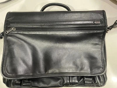 Tumi черный кожаный Messenger стиль портфель Alpha расширяемый 96171D4 б/у - Изображение 1 из 4