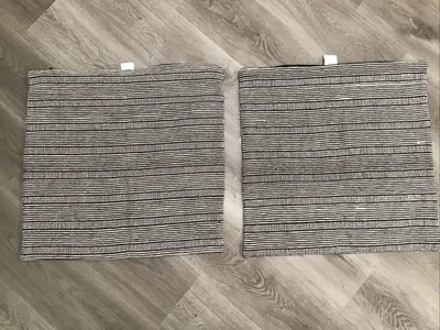 Набор наволочек CB2 из 2 шелковых наволочек Nesi 23 дюйма x 23 дюйма черно-белые с геометрическим узором на джутовой молнии - Изображение 1 из 4