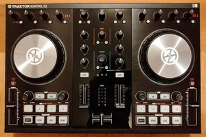 Controlador DJ Native Instruments TRAKTOR KONTROL S2 MK2 con caja y accesorios - Imagen 1 de 8