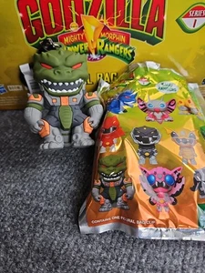 Godzilla Power Rangers Series 1 Figural Bag Clip Green Godzilla Kaiju Zord - Picture 1 of 8