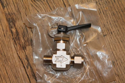Whitey Swagelok SS-1GS6 Stainless Steel Toggle Valve FNSP SS-1GS6-E-TGP - Image 1 of 3