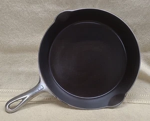 Vint. Griswold No. 8 Skillet 704 A - Small Block Logo - Chrome / Nickle Plated - Picture 1 of 9