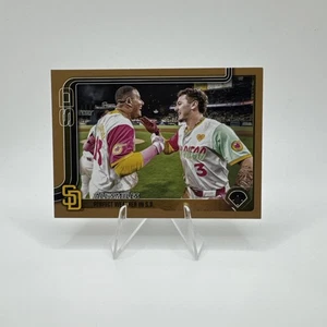 2025 Topps Serie 1 All Smiles Machado Merrill ammiraglia oro /2025 SD Padres - Foto 1 di 2