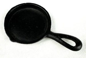 Vintage Miniature Dollhouse Cast Iron Skillet Frying Pan w/Pour Spout, Free Ship - Picture 1 of 6