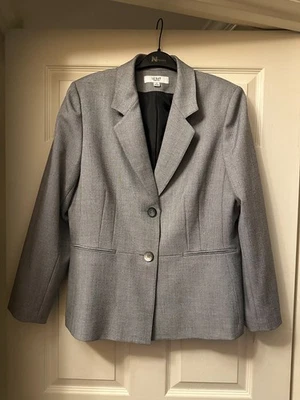Le Suit Women’s Size 16 Gray Pantsuit – Blazer & Pants -- Classic Career Look! - Image 1 of 3
