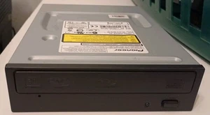 Pioneer BDR-208DBK SATA 15X Blu-ray Drive BD-R / BD-RE writer 5.25" - Picture 1 of 3