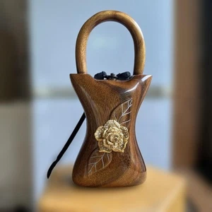 TIMMY WOODS Wooden party bag with rose motif - Picture 1 of 8