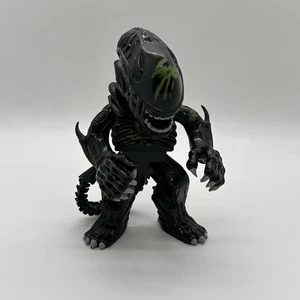 Aliens Alien Warrior Diamond Select Toys Vinimates 4" Vinyl Figure Glows in Dark - Picture 1 of 7