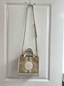 Coach Tote 22 Signature Jacquard Canvas Ivory Logo Patch Bag Dempsey C8417 - Picture 1 of 10