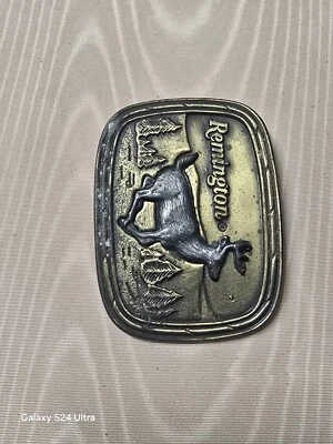Hebilla de cinturón de latón vintage Remington Arms "Running White Tailed Deer" Foto 1 de 2