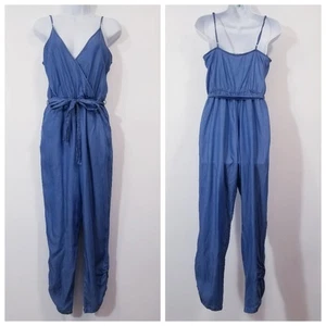 Mono vaquero azul cambray con cinturón Lover's + Friends para mujer talla pequeña  - Imagen 1 de 14