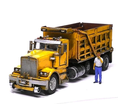 Camión de volteo giratorio Kenworth W900 Hi-Rail escala 1/64 hecho a medida pintado desgastado Foto 1 de 4