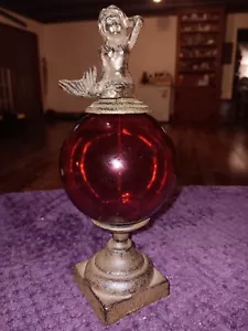 Seltene gusseiserne Statue Meerjungfrau handgeblasen rotes Glas Kugel dekorativ - Bild 1 von 7